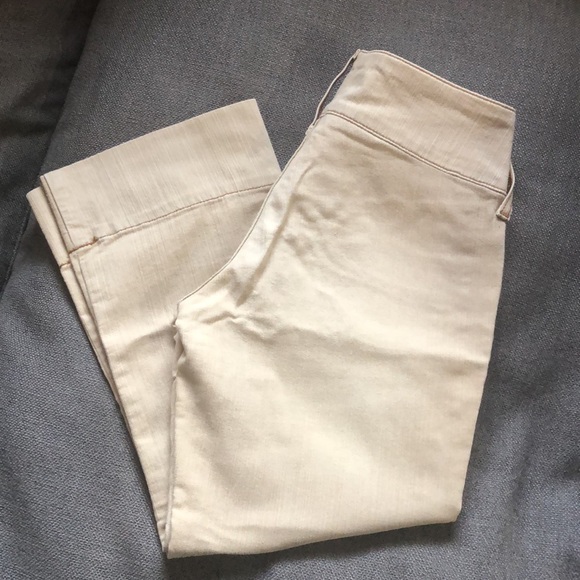 Lei Capri - Picture 2 of 4